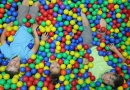Centrum Zabaw Rozbrykana Polana Chrzanów: miejsce zabaw dla dzieci, opieka nad dziećmi, sala urodzinowa, zabawa w kulach, warsztaty plastyczne